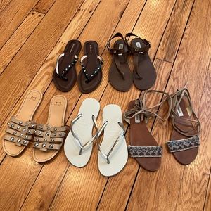 5 pairs - women’s sandals / flip flops (size 8)